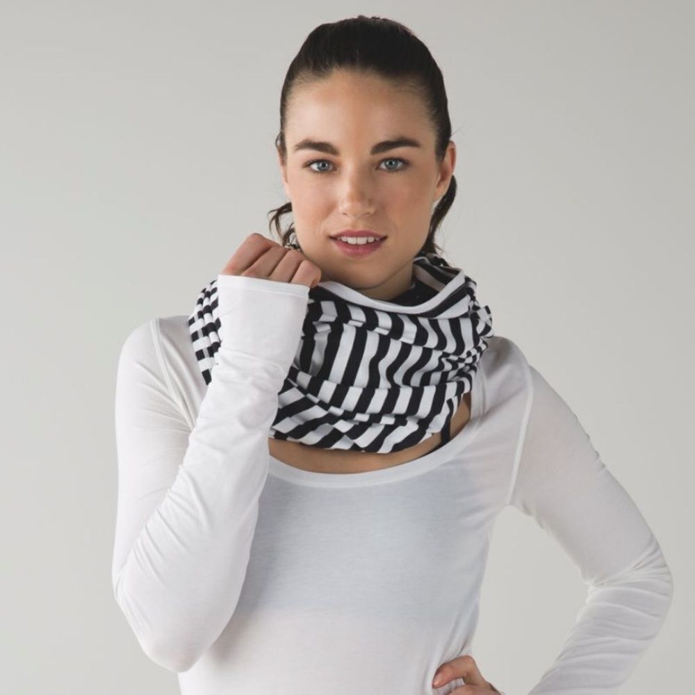 Lululemon vinyasa scarf black & white stripe zips‎